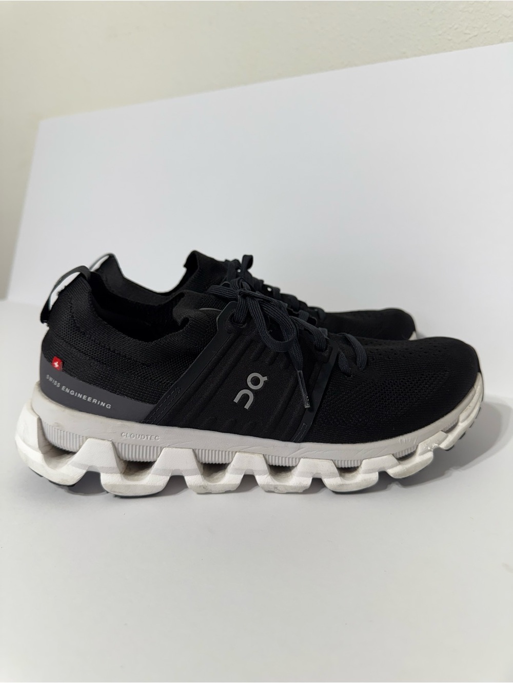 On Cloudswift 3 Swiss Engineering Men's Size 8 Running Shoes Black And White